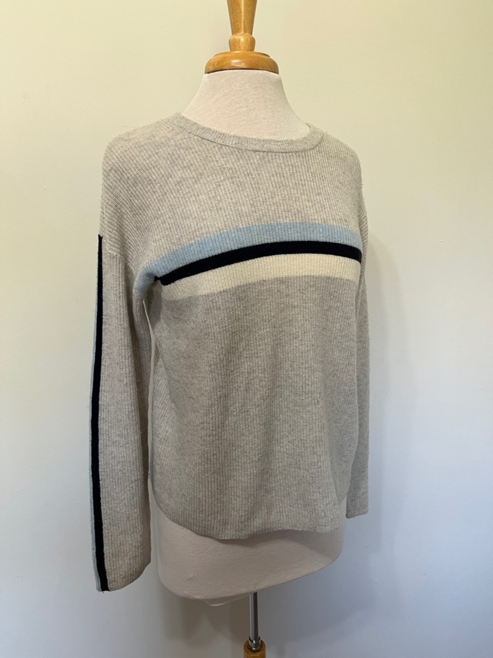 VELVET Graham & Spencer Gray Wool Cashmere Crewneck Sweater Small Retail $198!